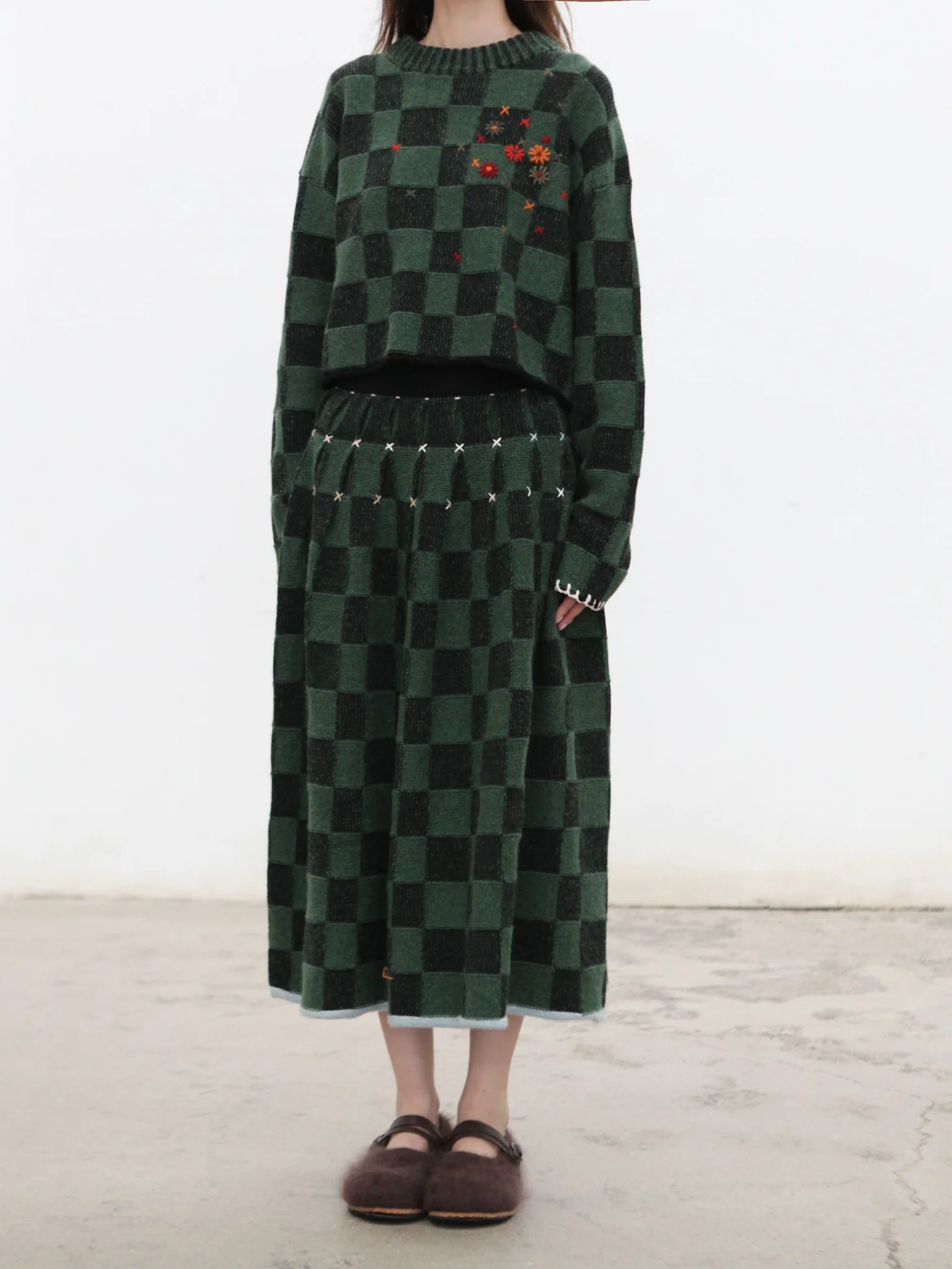 YANYAN KNITS Fall/Winter 2025: Wool plaid cropped sweater/mid-length skirt set YYK-YYW25-2021-GW (Sweater) - Image 4