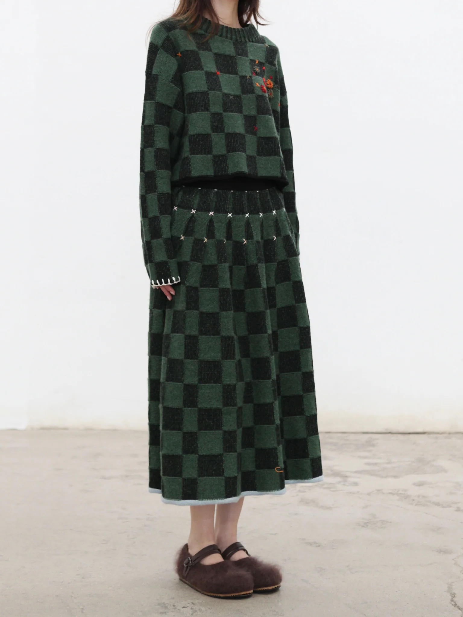 YANYAN KNITS Fall/Winter 2025: Wool plaid cropped sweater/mid-length skirt set YYK-YYW25-2021-GW (Sweater) - Image 5