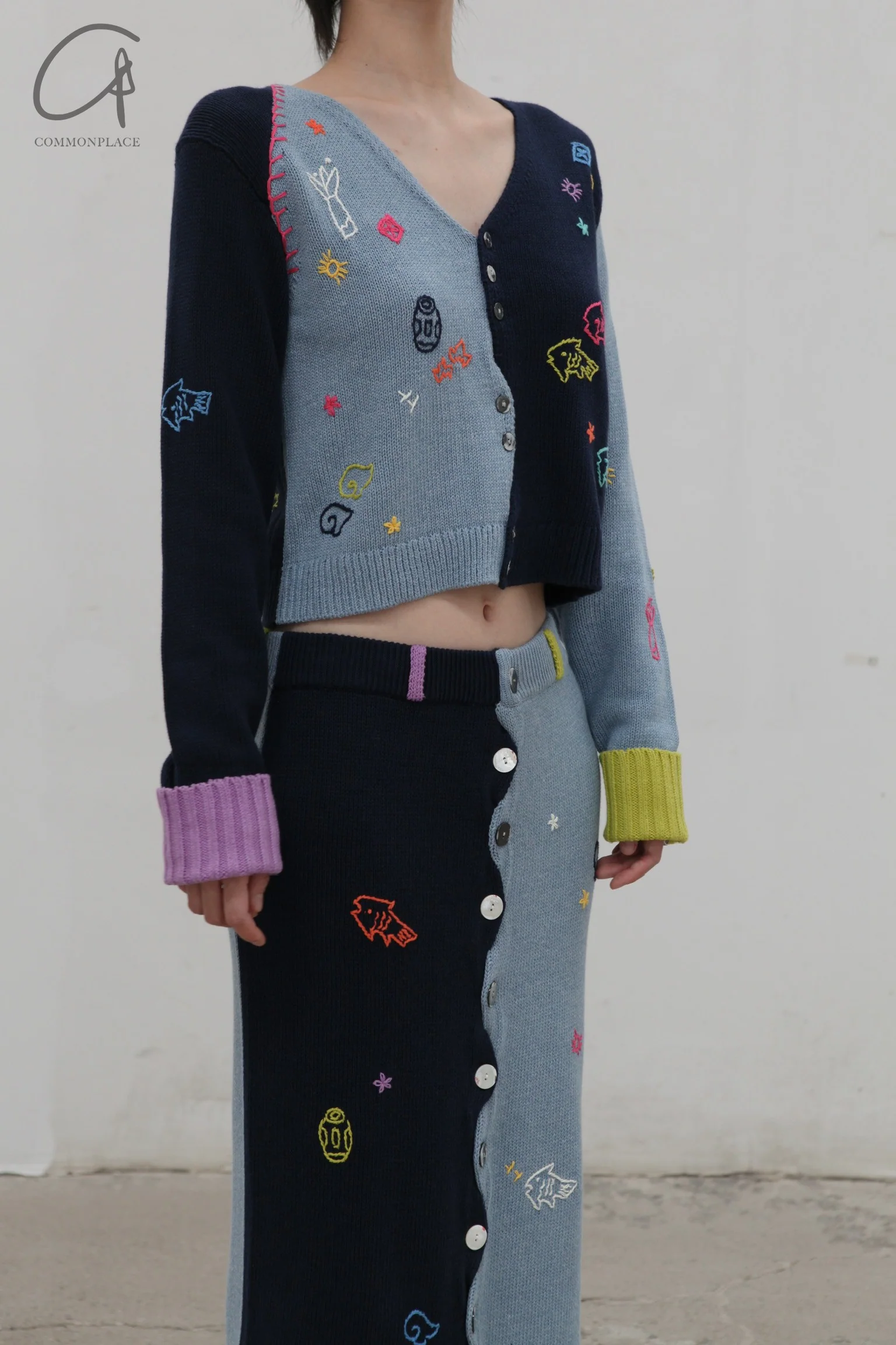 YANYAN KNITS V-neck embroidered colorblock knitted cardigan YYK-YYW23-124-LAN blue YYW23-1241 - Image 7